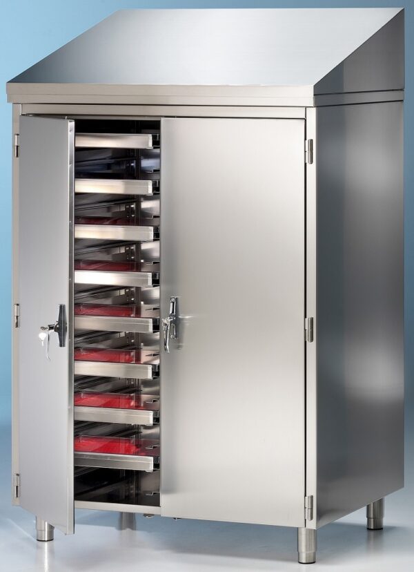 Fluegeltuerenschrank mit Auszügen.jpg